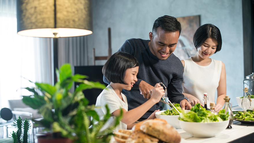 How to Help Your Child Develop Healthy Mealtime Habits?