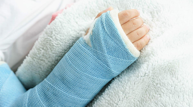 children-hand-broken-bone.jpg
