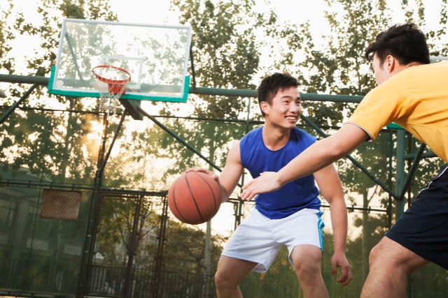 Helping a friend stay fit or lose weight counters the negative effects of stress