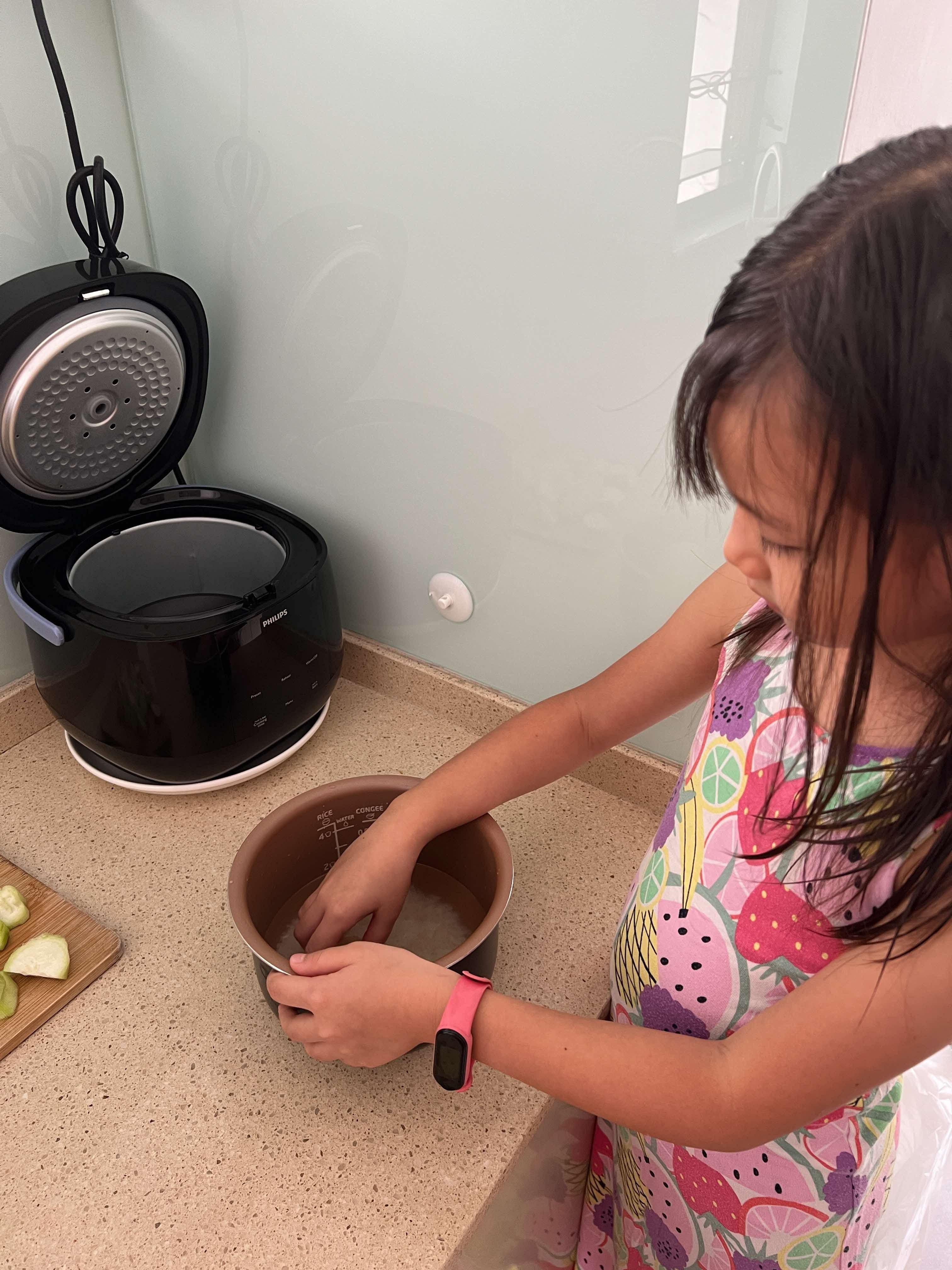 A kid ding chores