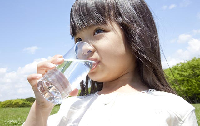 How to Get Your Eight Glasses of Water a Day: 11 Steps