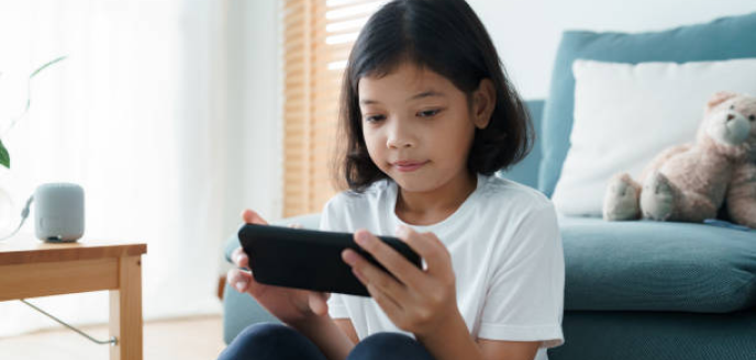 How much screen time should your children have?