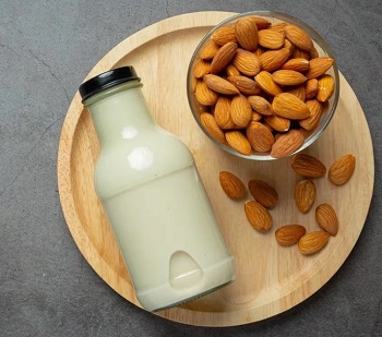 almond-milk-r