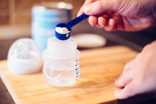 preparing infant formula