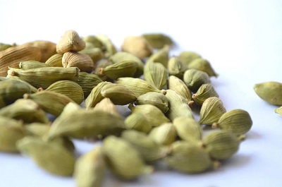 cardamom pods