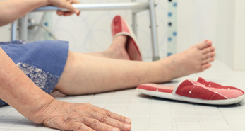 Learn about the risk factors to prevent falls.