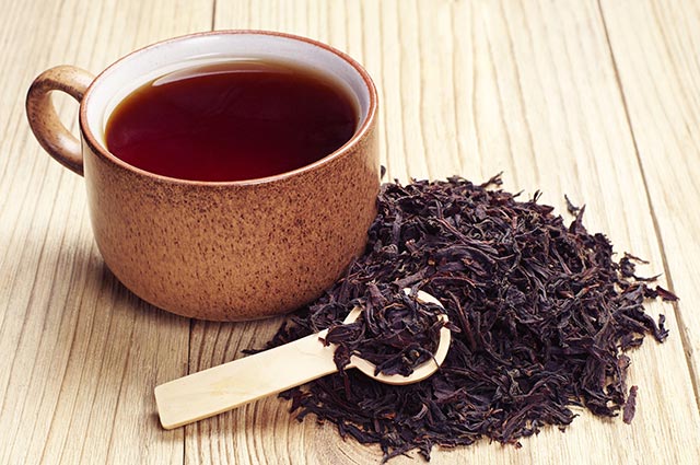 Oolong tea and black tea are healthy, hot beverages.