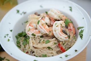 Tossed Prawn Noodles with Spinach Chips