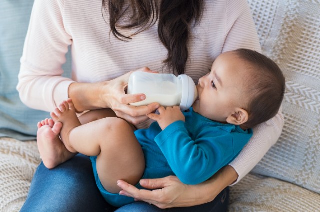 Baby crying when deals feeding