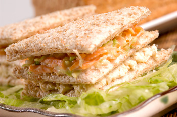 Healthy and child-friendly whole grain double-decker sandwiches