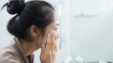 asian-women-are-washed-clean-with-foam-at-the-bathroom.jpg