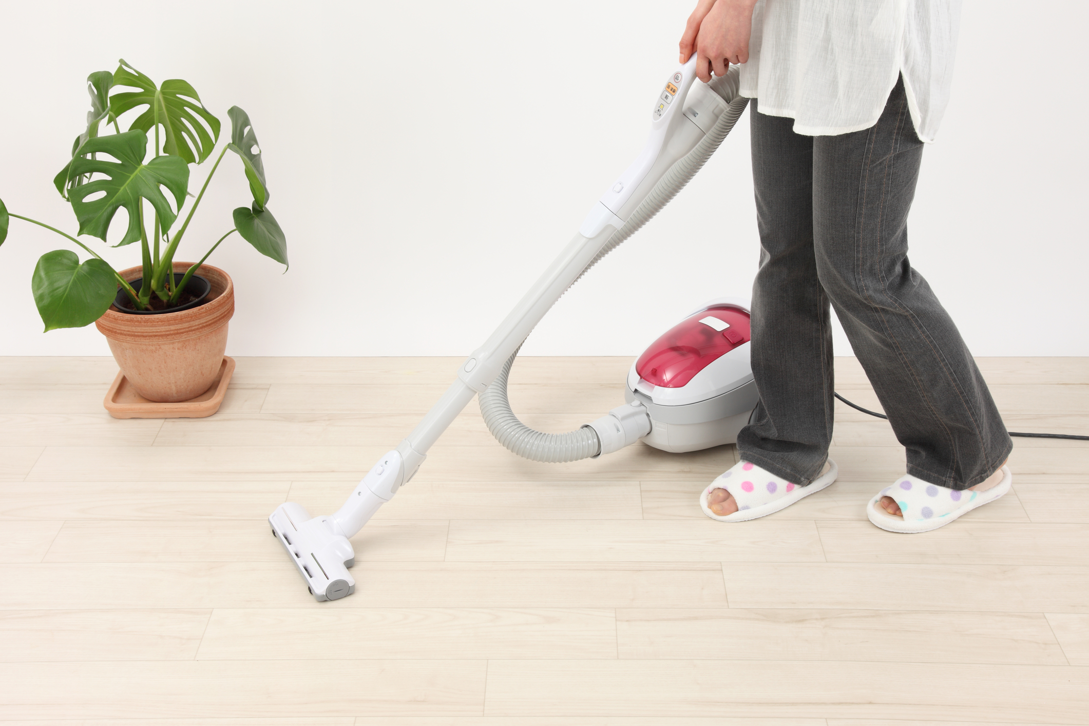 Cleaning the house is a simple and effective physical activity.