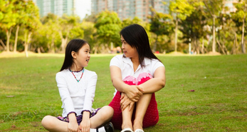 Parent-child bonding is one of the key factors of positive parenting when raising kids.