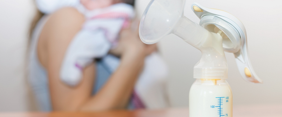 Breastfeeding best sale introducing bottle