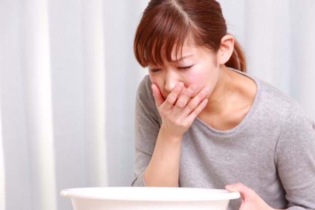 Recognise early indications of food poisoning