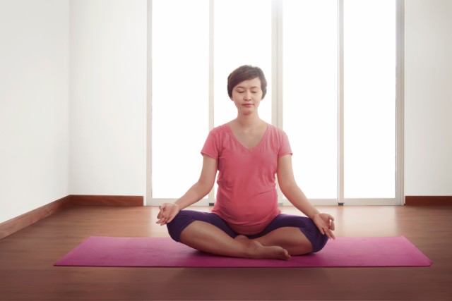 pregnant woman practising yoga