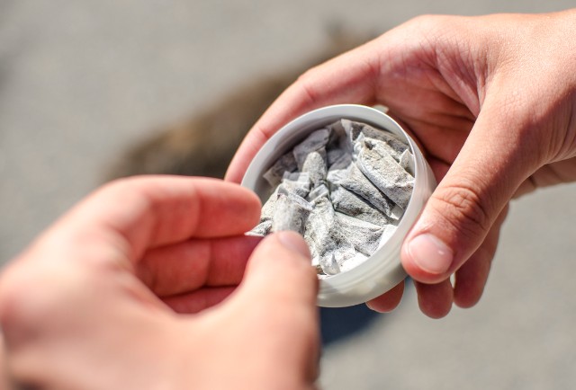 can chewing tobacco make you cough Just because it's not smoked doesn't mean it's safe. still exposes to dangerous health risks like the ones in this post. Don't fall for the mythsmokeless doesn't mean harmless. # Know the risks! Here are