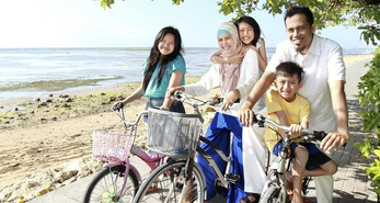 Family cycling together to maintain a healthy body weight