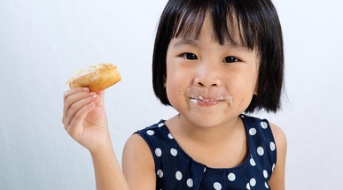 asian-little-chinese-girl-eating-donuts.jpg