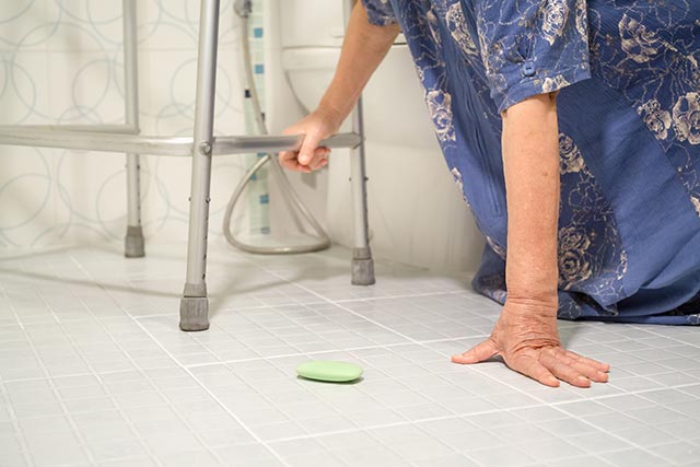 Elder Care: 4 Ways Seniors Can Use Non-Slip Mats To Prevent Falls