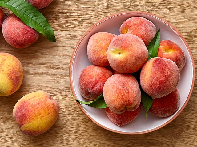 a plate of peaches