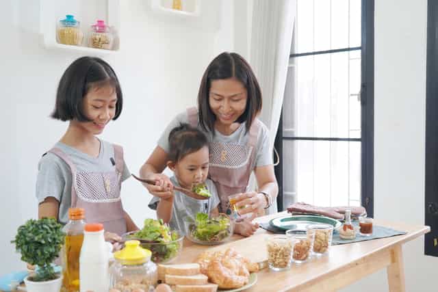 Teach your child to make healthy food choices and nurture healthy eating habits.