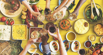 Stay healthy by following these healthy holiday eating tips